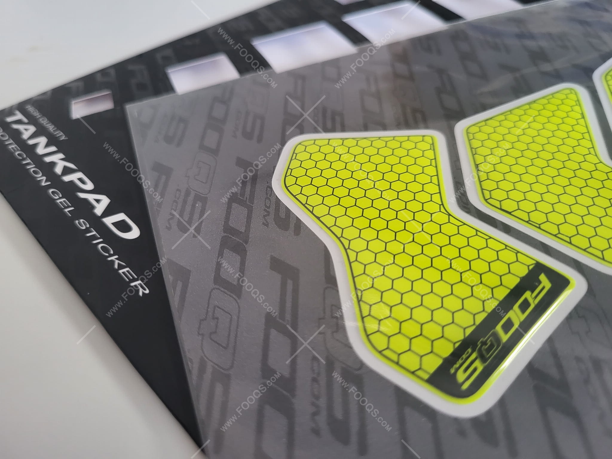 Protège-Réservoir (Tankpad) Autocollant Pour Kawasaki Z900 - Compatible Peinture Verte - Diamètre 104 Mm